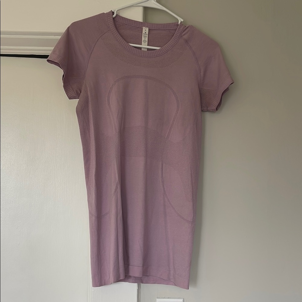 Lululemon mauve/lavender top